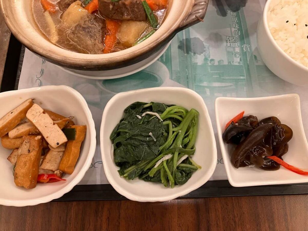 【台中北屯】真鍋珈琲生活館文心店 | 中餐喝咖啡下午茶推薦！餐廳環境菜單價位介紹