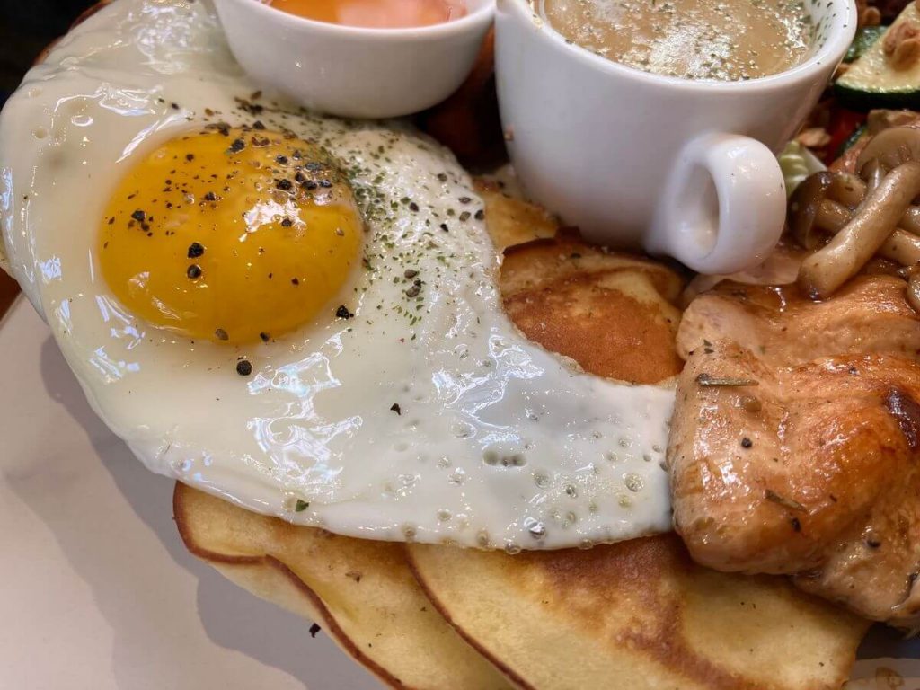 【台中北區】圓環咖啡梅川店 Roundabout Café 早午餐推薦！餐廳環境菜單價位介紹