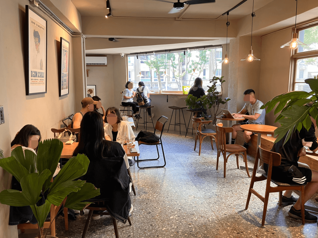 【台中北區】圓環咖啡梅川店 Roundabout Café 早午餐推薦！餐廳環境菜單價位介紹