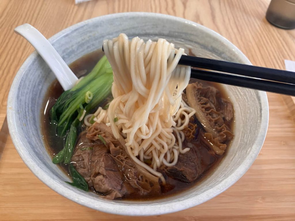 【台中北區】丸形食屋 | 牛肉麵牛腩飯推薦！餐廳環境菜單價位介紹