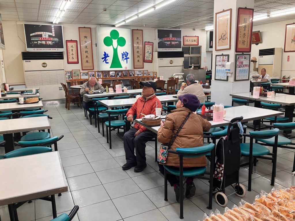 【台中西屯】台北內湖來來豆漿 | 24H早餐店豆漿大推！餐廳環境菜單價位介紹