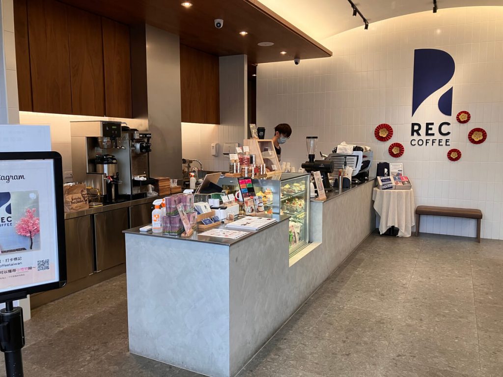 【台中北屯】REC COFFEE 台中崇德店 | 咖啡廳早午餐推薦！餐廳環境菜單價位介紹