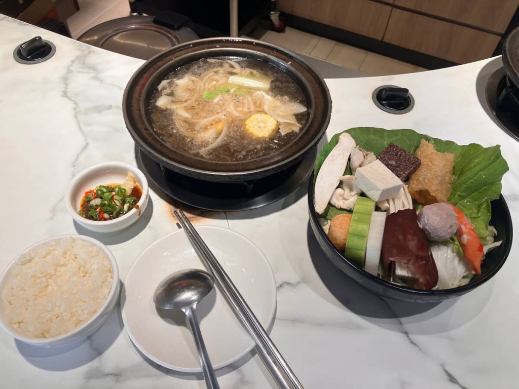 【台中北區】萬客什鍋崇德店 | 人氣石頭火鍋推薦！餐廳環境菜單價位介紹