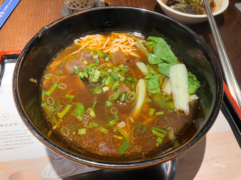 【台中北屯】春水堂崇德店 | 功夫麵、招牌烏龍豆乾米血、珍珠奶茶必點！含餐廳環境菜單價位介紹