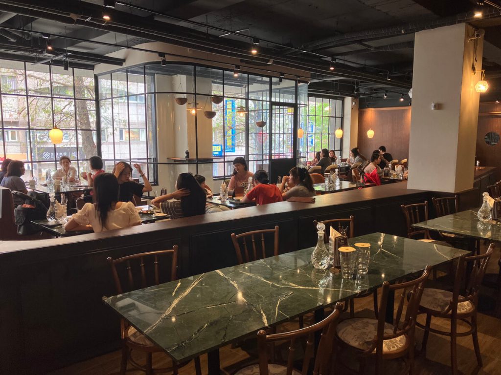 【台中西區】JiNHER 今鶴義式餐酒館公益店 | 網美早午餐推薦！餐廳環境菜單價位介紹