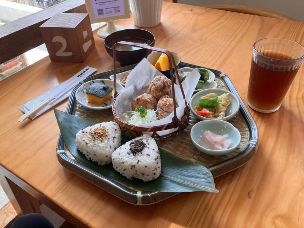 【台中西區】小野食堂 | 日式食堂早午餐 | 飯糰套餐推薦！餐廳環境菜單價位介紹